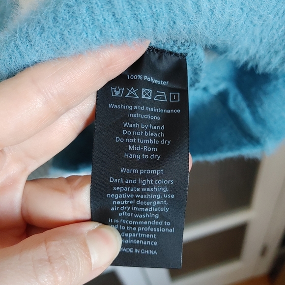 NWOT Vivid Mens Med Sweater - Picture 7 of 8